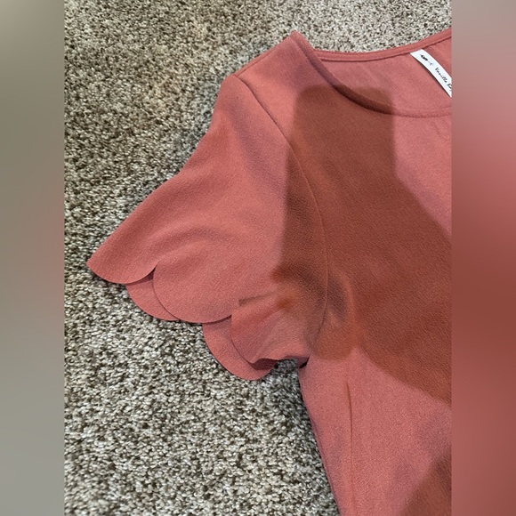 Scalloped Hem Pink Top - Picture 3 of 5